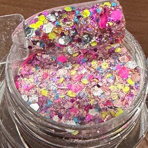 "MissBehave" by Revel Nail 0.5 oz Nail dip powder